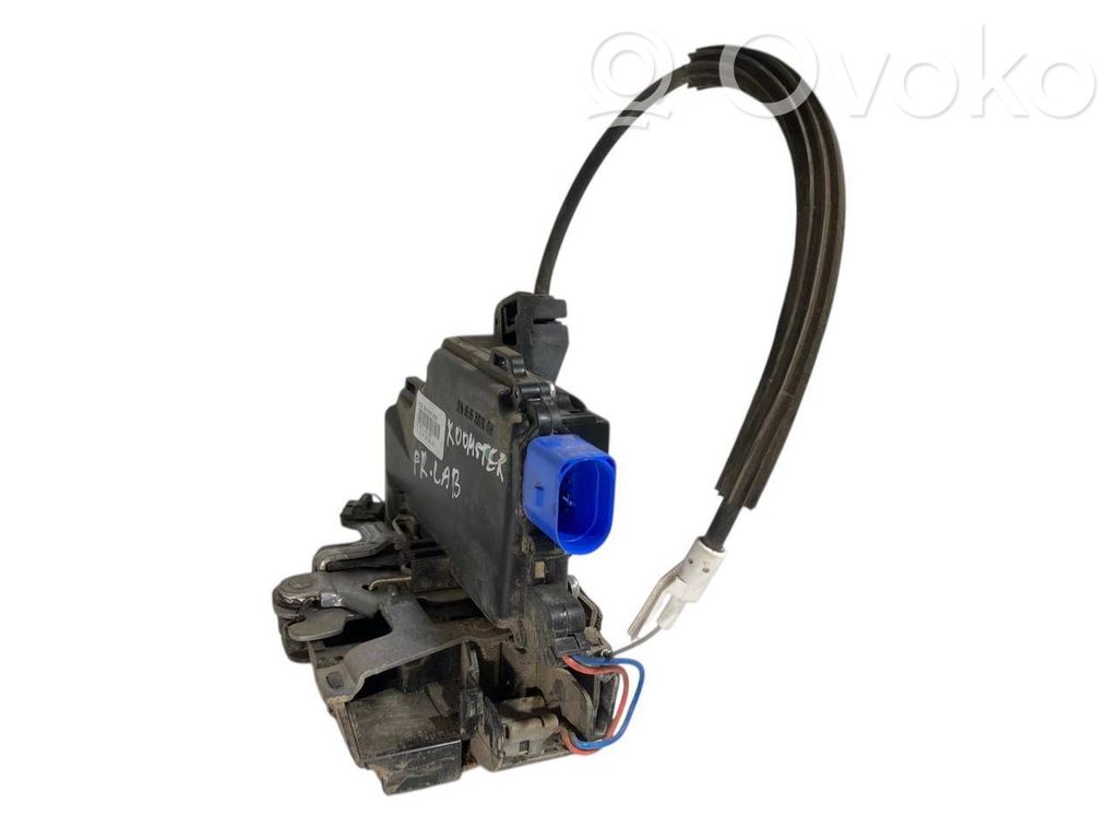 Priekšpusē slēdzene