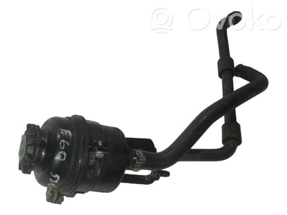 Stūres pastiprinātāja šķidruma tvertne