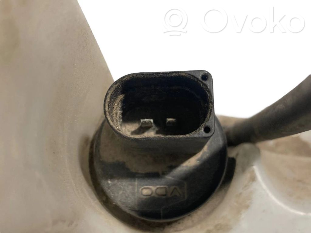 Logu šķidruma tvertne