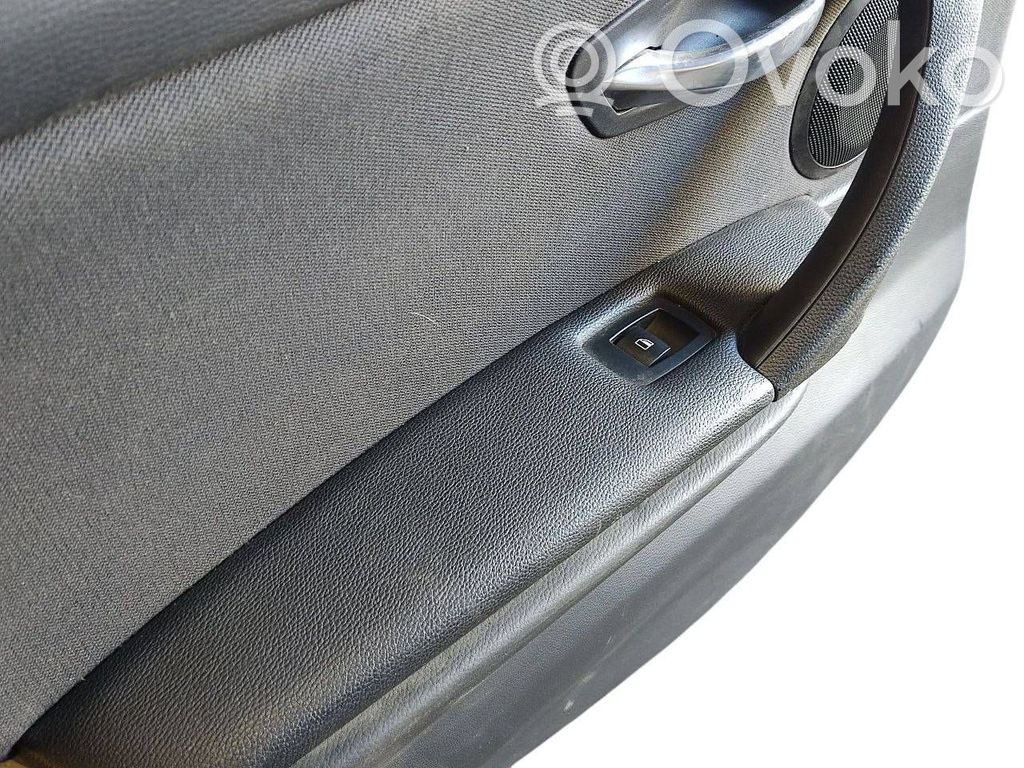 Apšuvums aizmugurējām durvīm