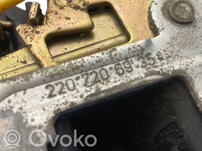 Priekšpusē slēdzene