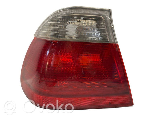 Aizmugurējais lukturis virsbūvē