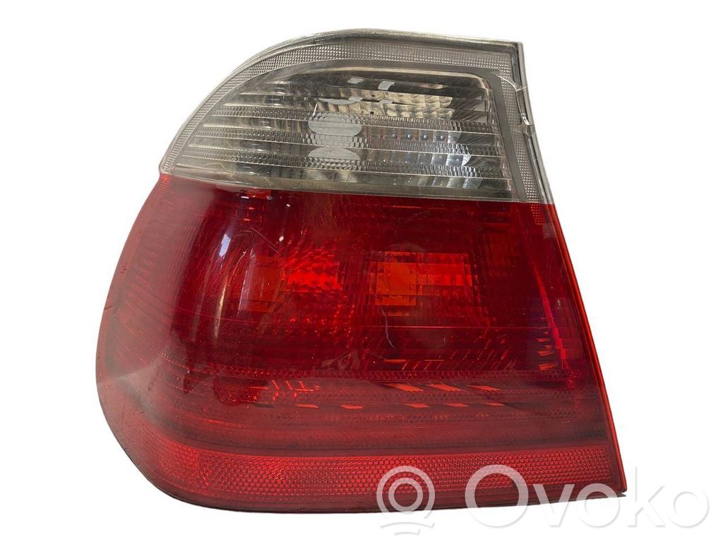 Aizmugurējais lukturis virsbūvē