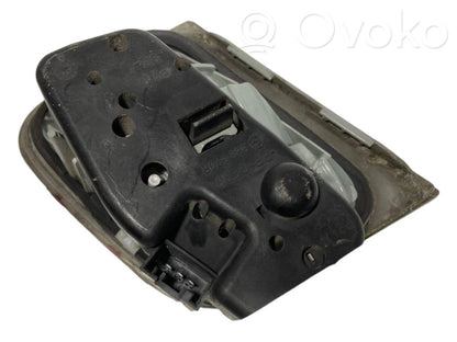 Aizmugurējais lukturis pārsegā