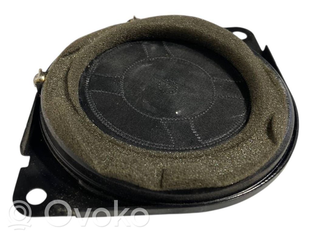 Skaļrunis (-i) priekšējās durvīs