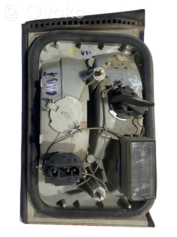 Aizmugurējais lukturis pārsegā