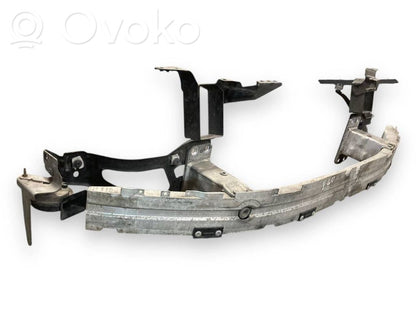 Priekšpusē bampera sija / balka