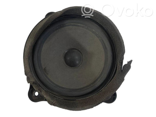 Speaker(s) in front door