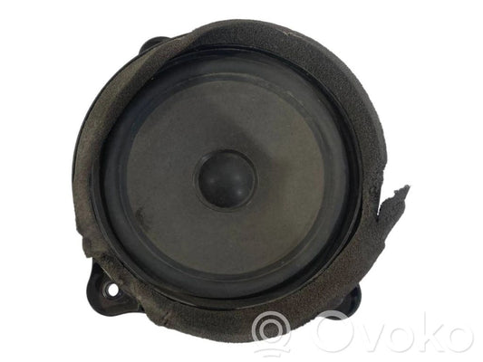 Speaker(s) in front door