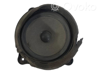 Динамик(и) в передней двери