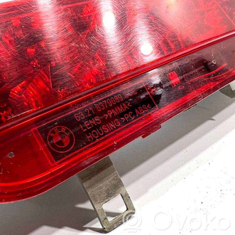 Taillight in the hood