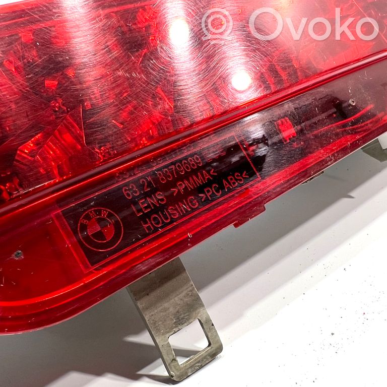 Aizmugurējais lukturis pārsegā