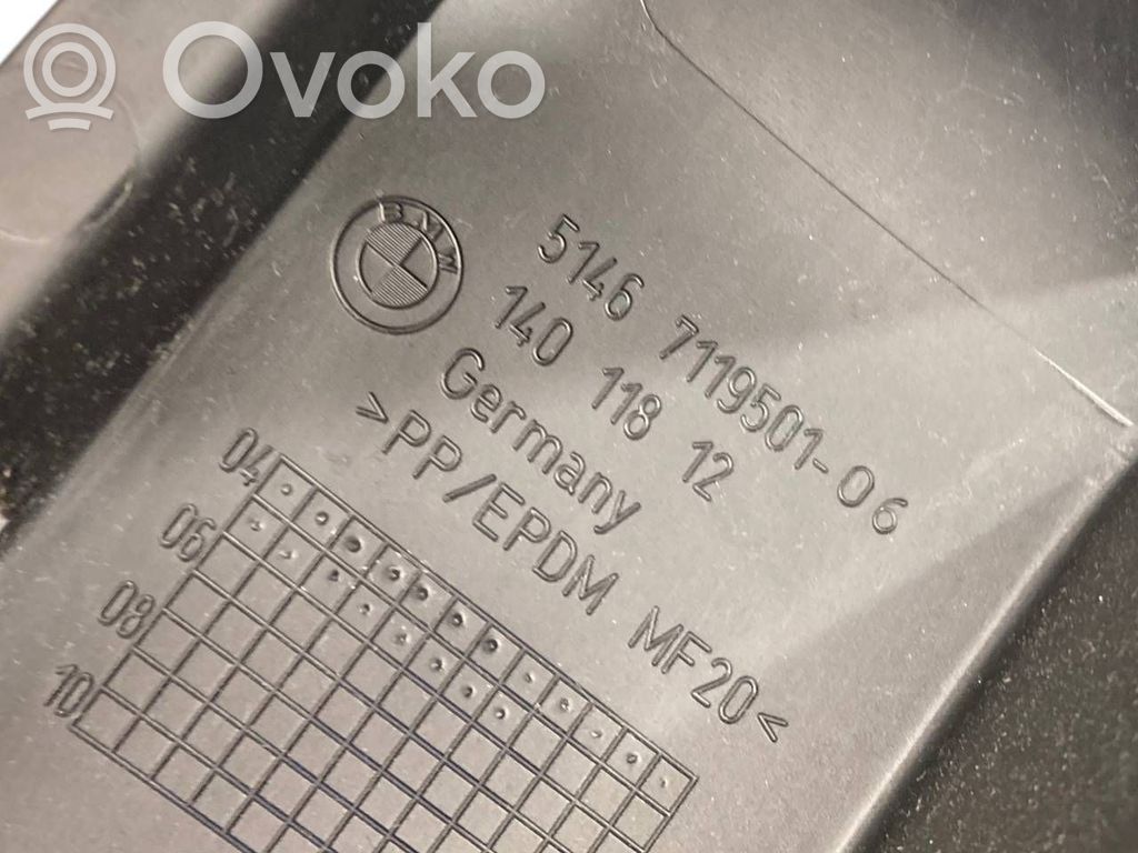 Skaļrunis (-i) aizmugurējā palodzē
