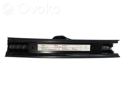 Aizmugurē logu aizkars