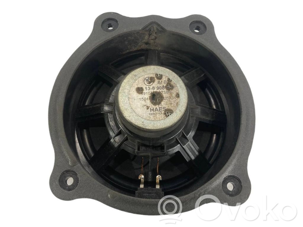 Динамик(и) в передней двери