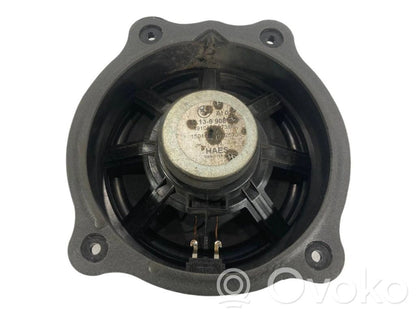 Динамик(и) в передней двери