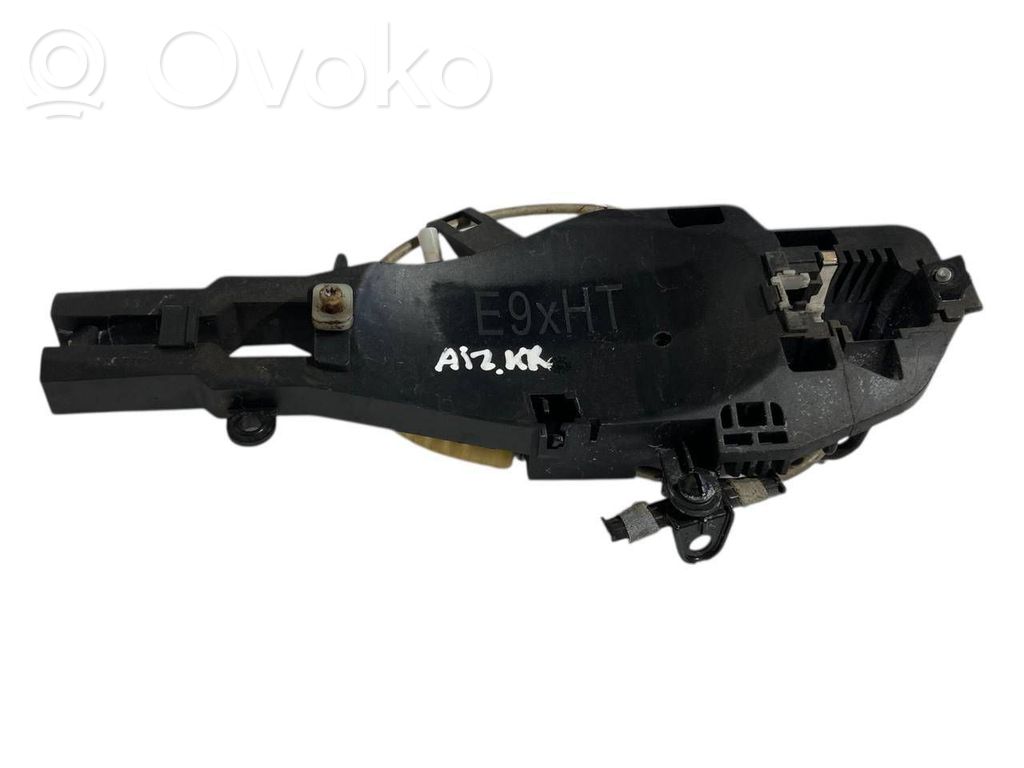 Aizmugurē turētājs / kronšteins ārējam atvēršanas rokturim