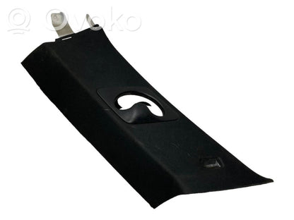 (C) statņa dekoratīvā apdare