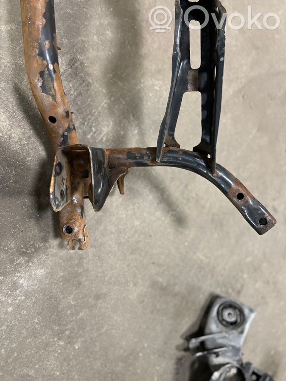 Pusrāmis aizmugurējais / priekšējais