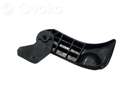 Dzinēja pārsega attaisīšanas rokturītis