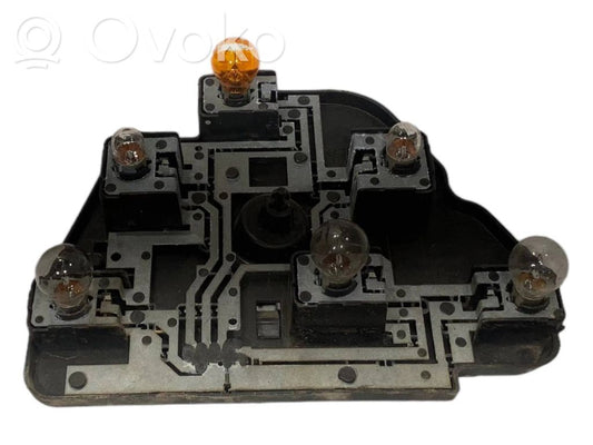 Aizmugures spuldzes vāka turētājs