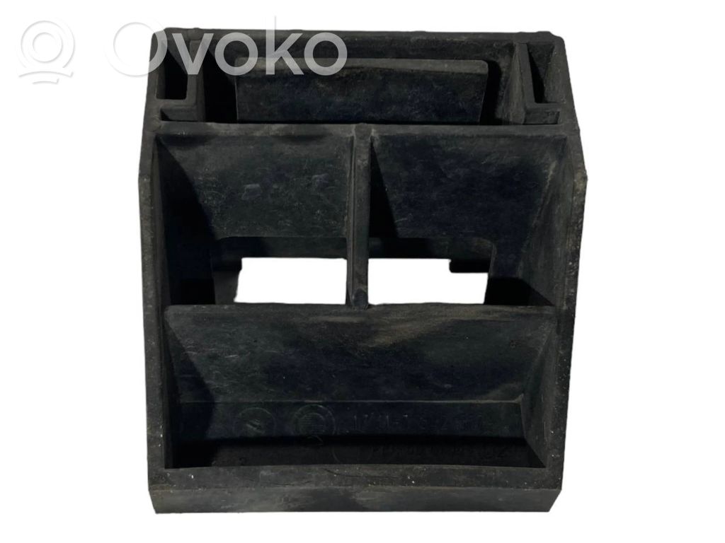 Radiatora (-u) turētājs / kronšteins