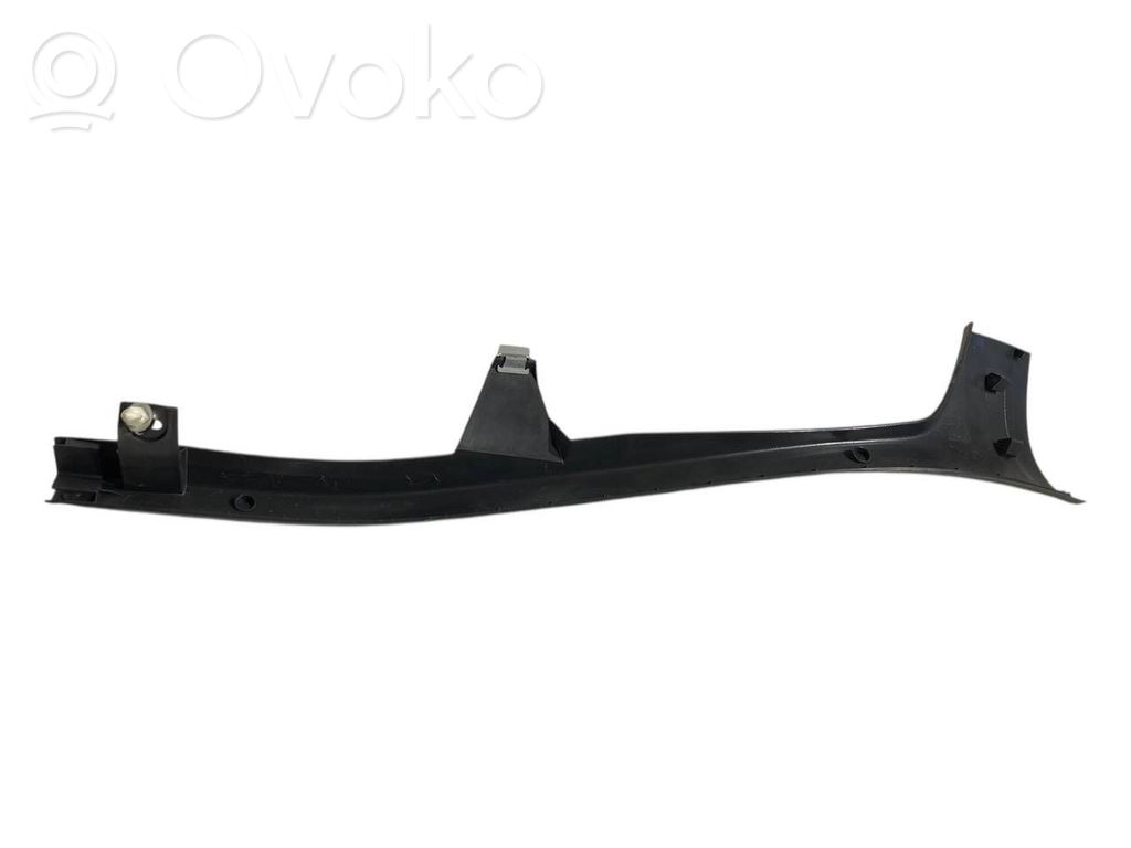 Sānu dekoratīvā apdare pie aizmugurējā sēdekļa (augšdaļa)