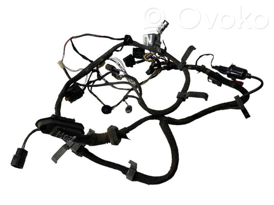 Aizmugurējo durvju vadu instalācija