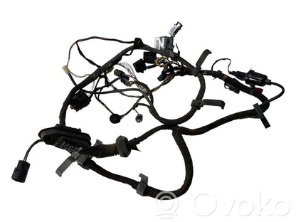 Aizmugurējo durvju vadu instalācija