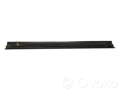 Priekšējā sliekšņa dekoratīvā apdare (iekšējā)