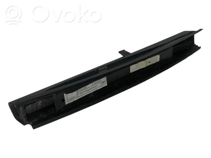 Aizmugurē logu aizkars