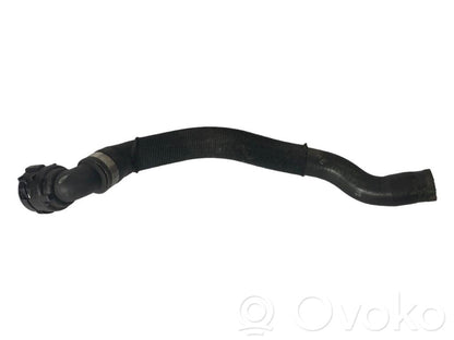 Caurulīte (-es) / šļūtene (-es)