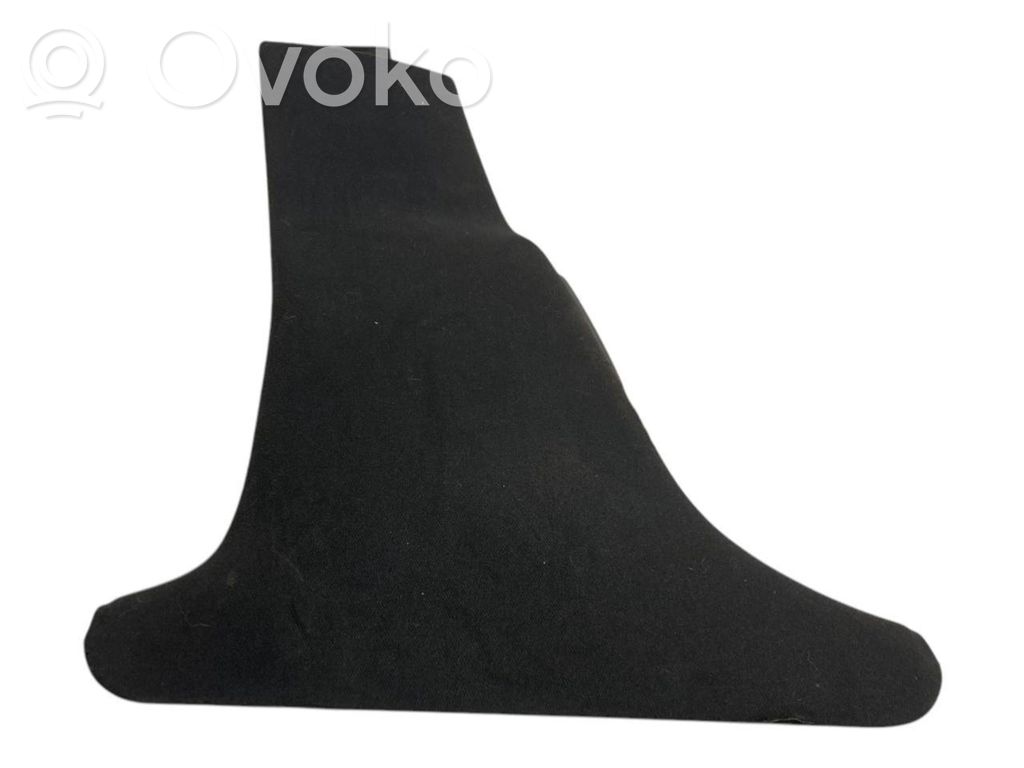 (B) statņa dekoratīvā apdare (apakšdaļa)