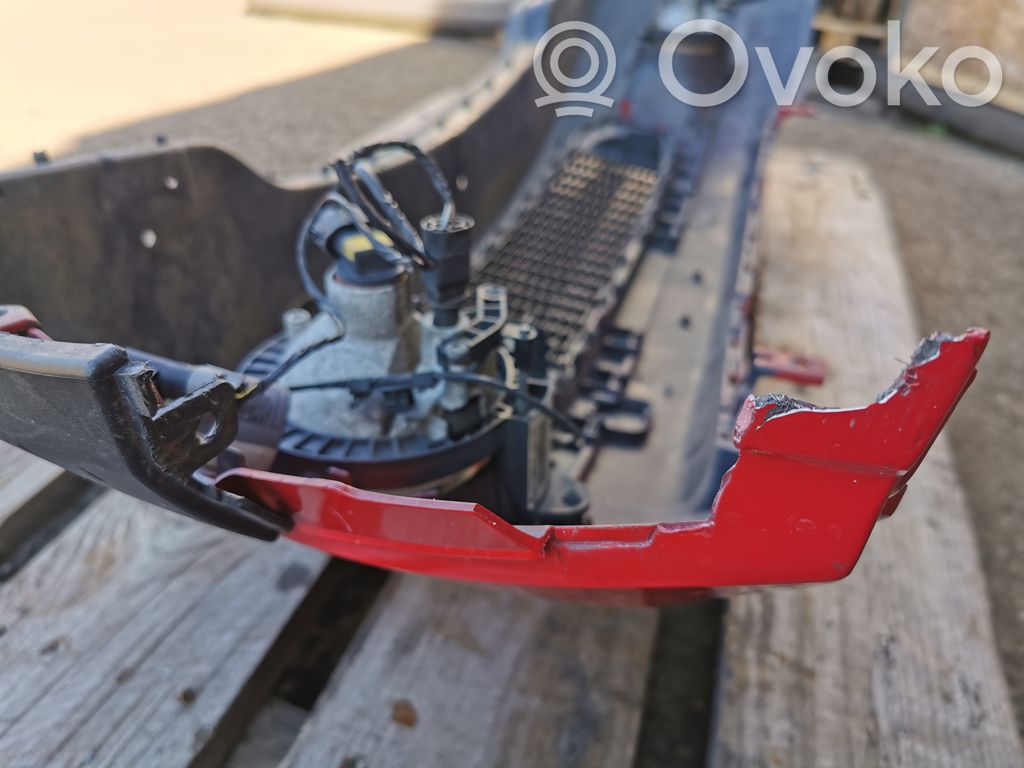 Передний бампер