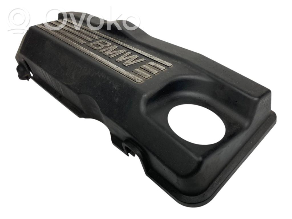 Dzinēja pārsegs (dekoratīva apdare)