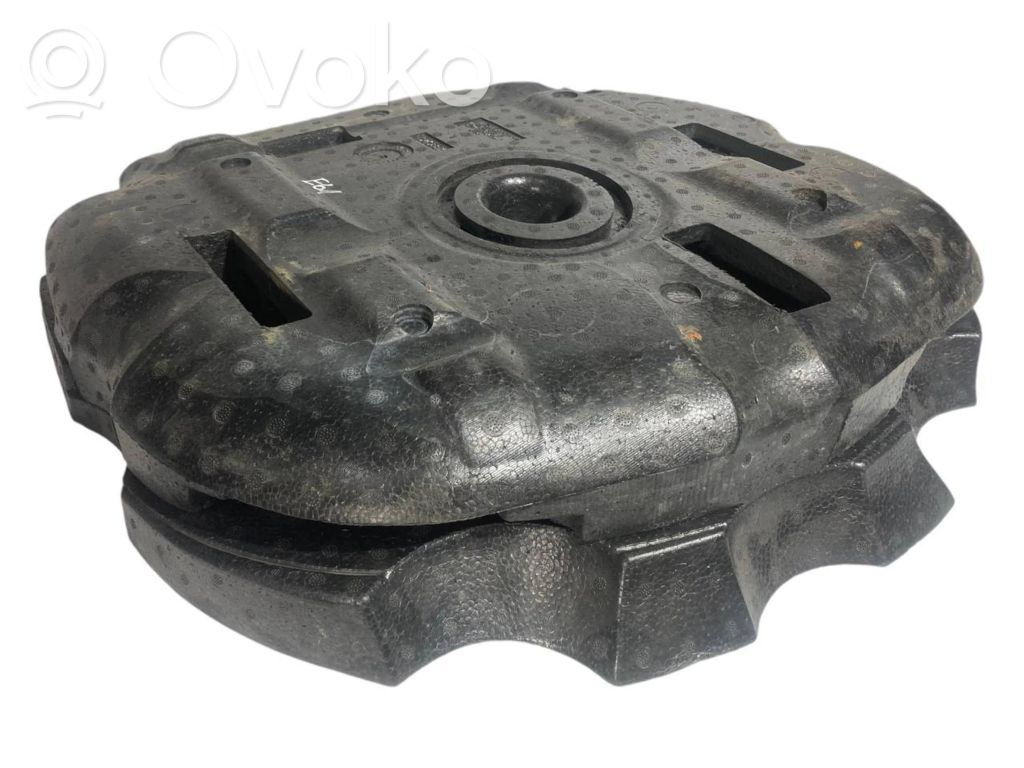 Rezerves riteņa nodalījuma dekoratīvā apdare