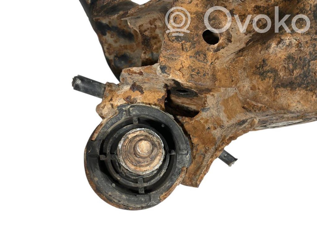 Pusrāmis aizmugurējais / priekšējais