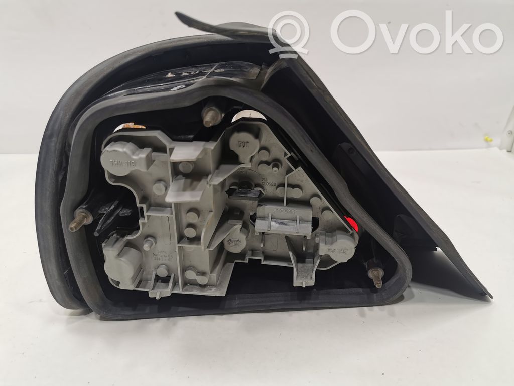 Aizmugurējais lukturis virsbūvē