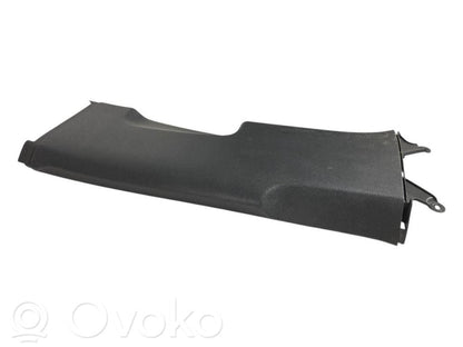 (B) statņa dekoratīvā apdare (apakšdaļa)