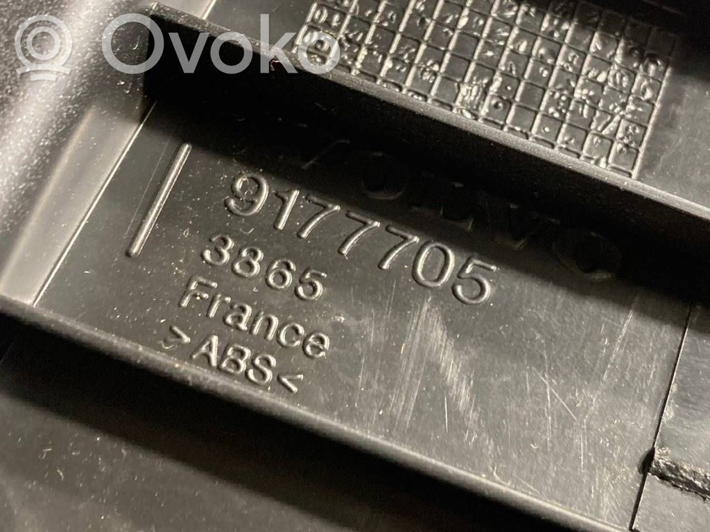 Instrumentu paneļa dekoratīvā apdare