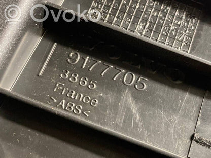 Instrumentu paneļa dekoratīvā apdare