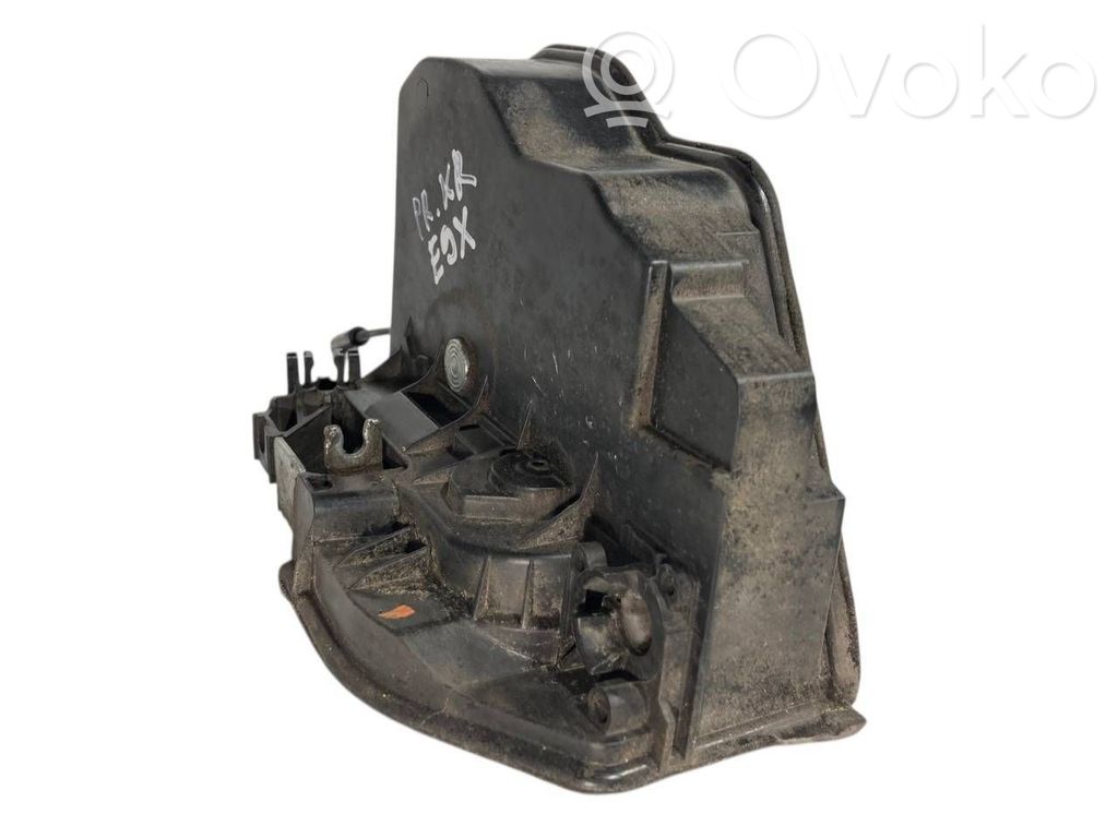 Priekšpusē slēdzene