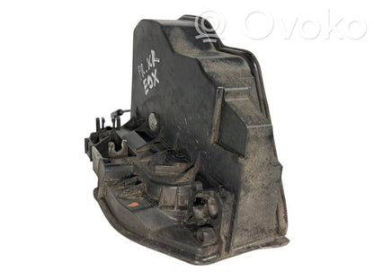 Priekšpusē slēdzene