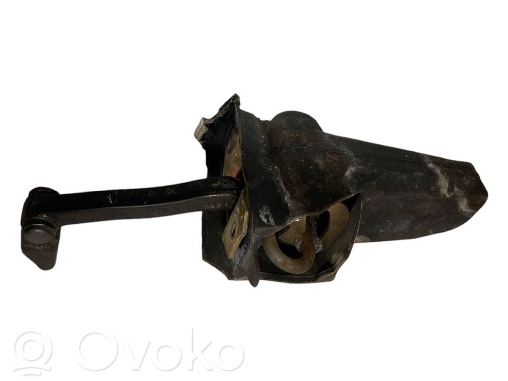 Durvju atvēruma ierobežotājs