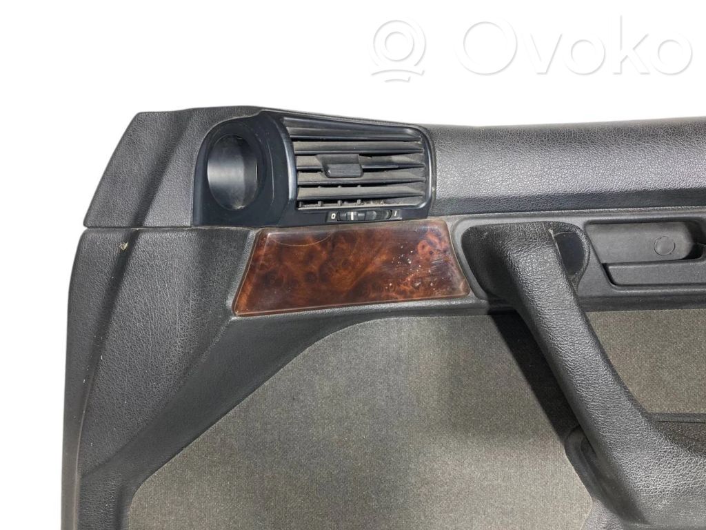 Priekšējo durvju apdare