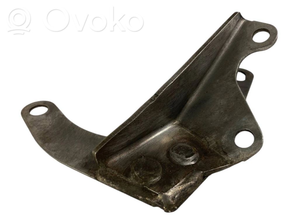 Cita veida dzinēja nodalījuma detaļa