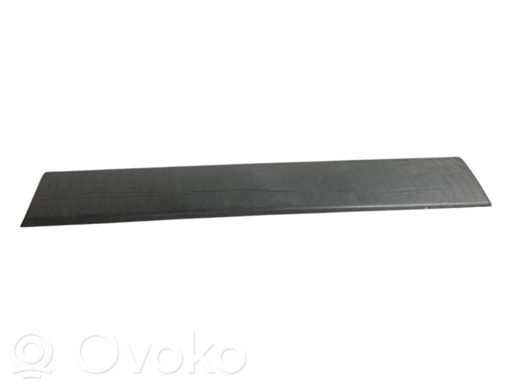 Slīdošās durvju dekoratīvā apdare (moldings)