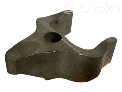 Nozzle holder/shoulder