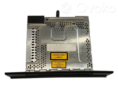 Radio / CD/DVD atskaņotājs / navigācija