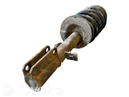 Priekšpusē amortizators ar atsperi